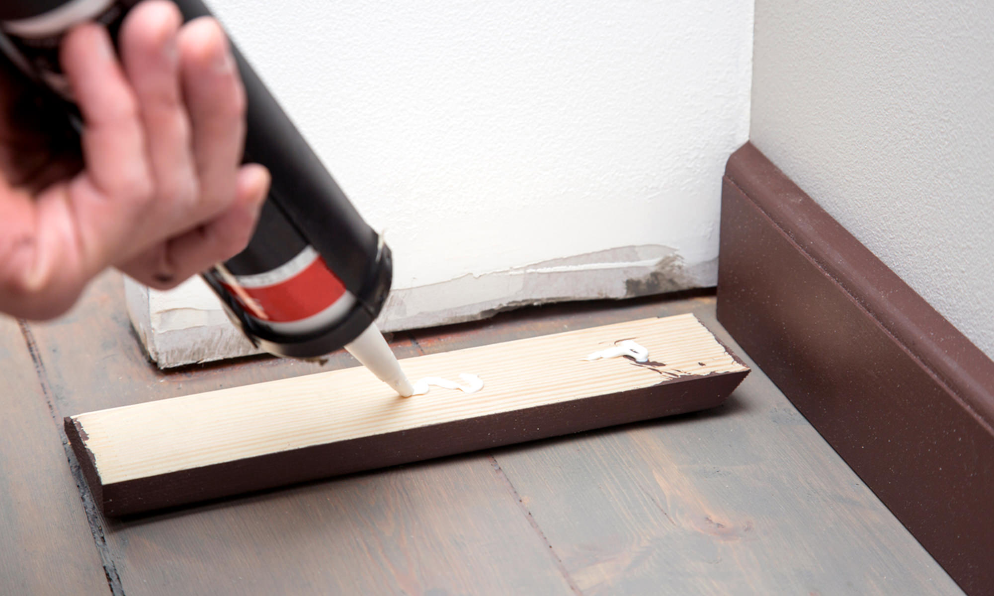 baseboard-caulk baseboard-caulk